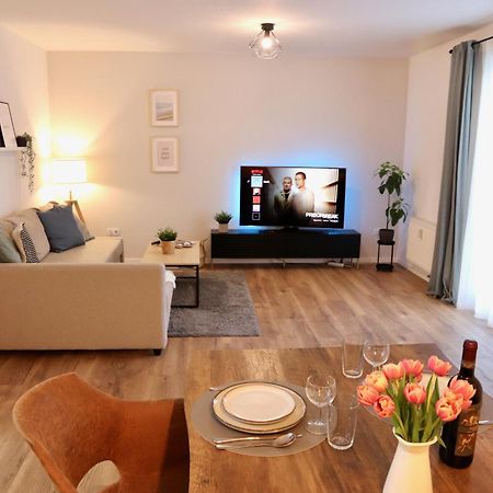Geraeumiges 2R City-Apartment Uninaehe Mit Tv Streaming, Terrasse Magdeburg Luaran gambar