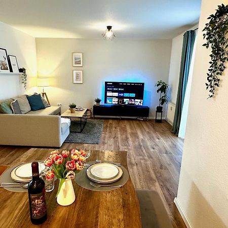 Geraeumiges 2R City-Apartment Uninaehe Mit Tv Streaming, Terrasse Magdeburg Luaran gambar