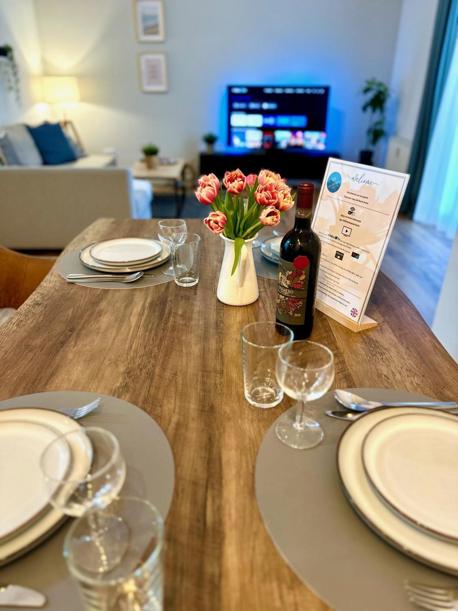 Geraeumiges 2R City-Apartment Uninaehe Mit Tv Streaming, Terrasse Magdeburg Luaran gambar