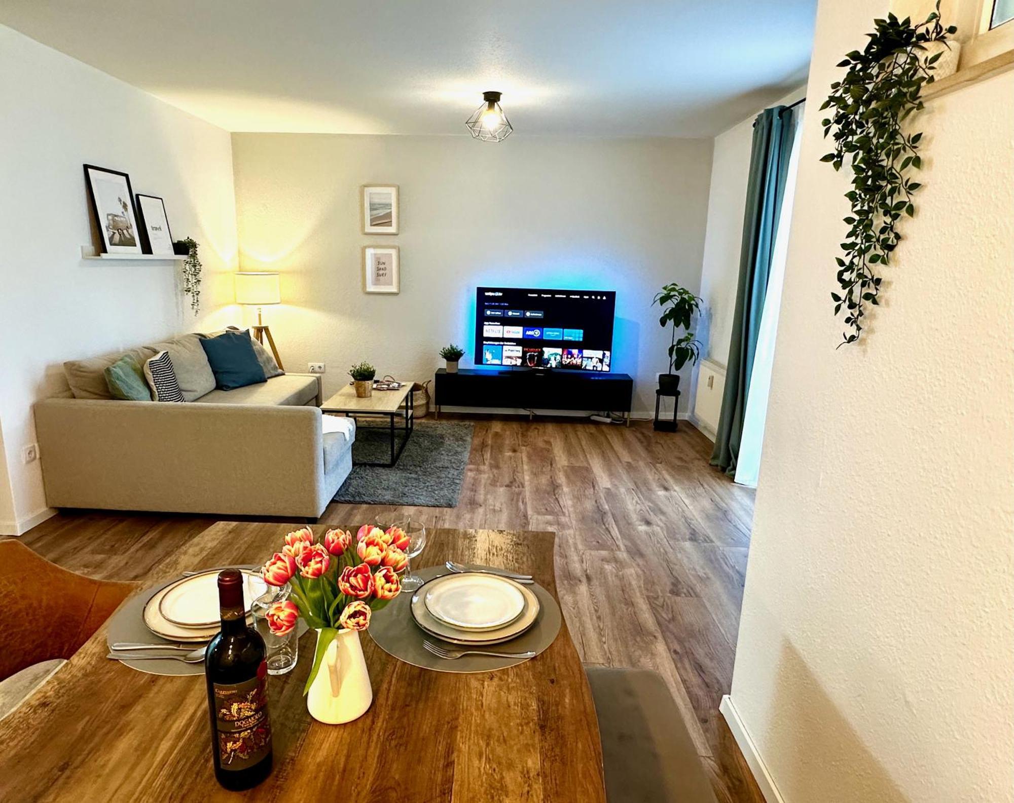 Geraeumiges 2R City-Apartment Uninaehe Mit Tv Streaming, Terrasse Magdeburg Luaran gambar